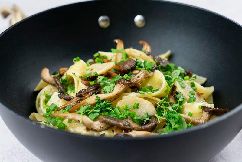 Pasta med jordärtskocka & ostronskivling